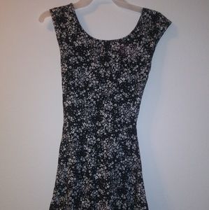 American Eagle back and white floral sundress